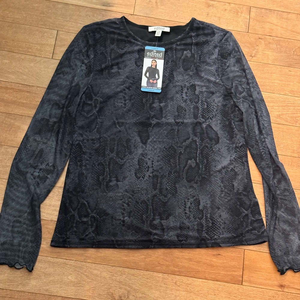 NWT Snakeskin print top with mesh sleeves
